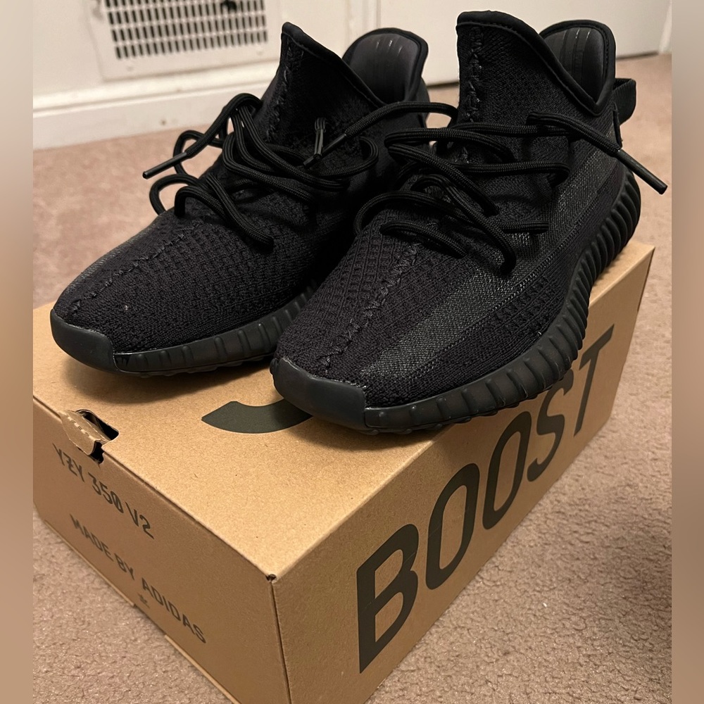 #Yeezy fans! Sneaker heads! Definitely a deal up for grabs!